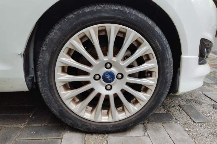 Used Ford Fiesta 2014 Hatchback 1.0 GTDi Automatic Dynamic Model Right Front Wheel Hub