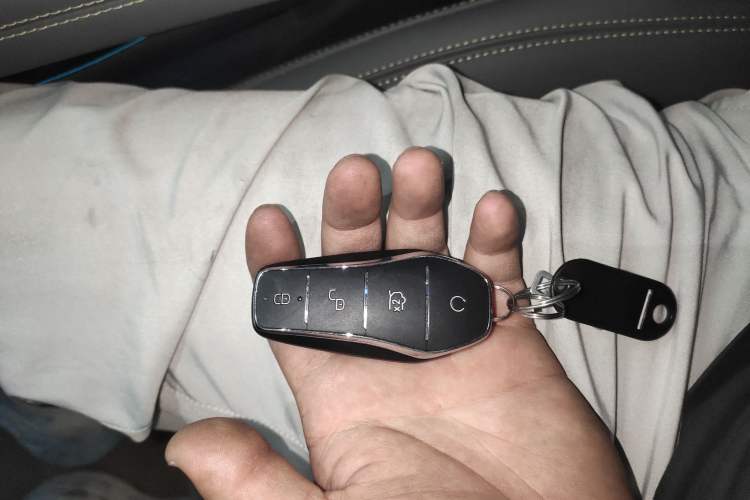 Used BYD Song L EV 2025 Intelligent Driving Version 602 km Range LiDAR-equipped All-Wheel-Drive Type
