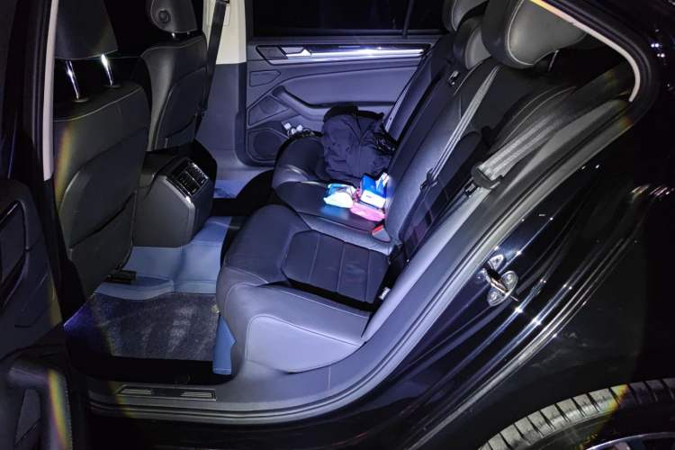 Used Volkswagen Phideon 2018 380TSI Two-Wheel Drive Business Edition Left Rear Seat