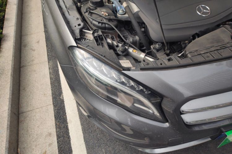 Used Mercedes-Benz GLA 2015 GLA 220 4MATIC Fashion Model Right Front Headlight