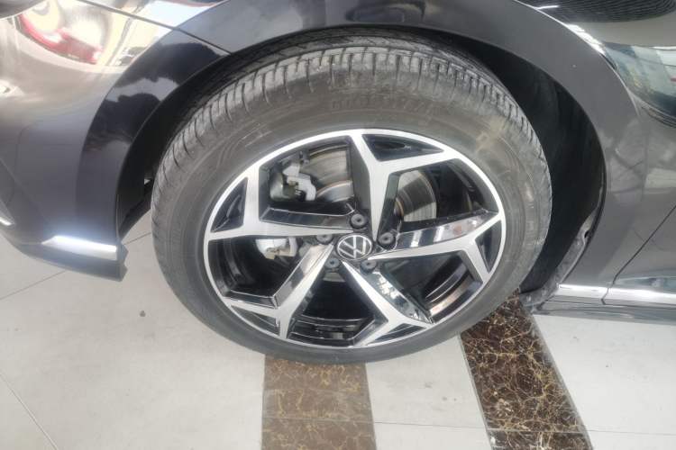 Used Volkswagen Magotan 2023 2 Million Units Limited Edition 330TSI DSG Leading Version Left Front Wheel Hub