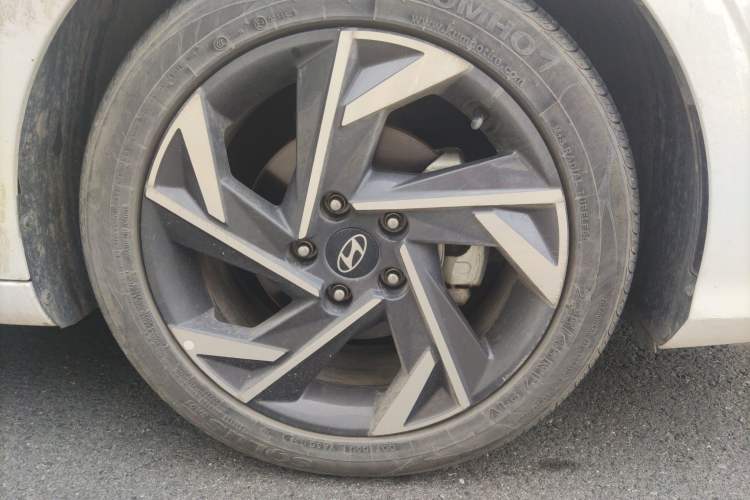 Used Hyundai Elantra 2023 1.5L CVT GLX Elite Edition Right Front Wheel Hub