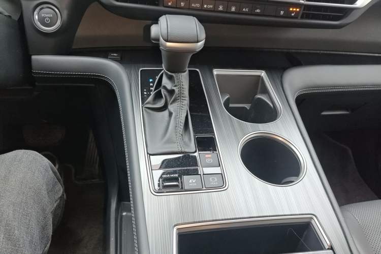 Used Toyota Sienna 2024 2.5L Hybrid Luxury Edition