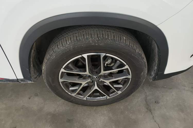 Used CHANGAN CS75 PLUS 2022 Classic Edition 1.5T Automatic Pioneer Model Right Front Wheel Hub