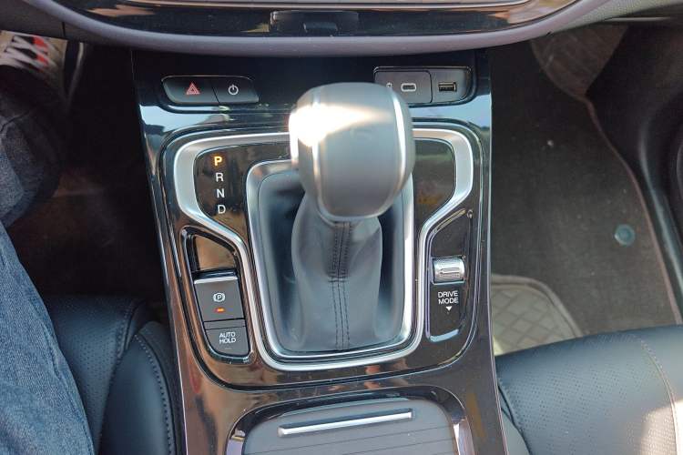 Used GAC Trumpchi M6 2025 Model MAX 270T WDCT Luxury Edition Gear Lever