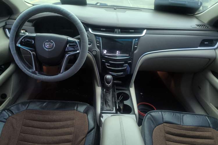 Used Cadillac XTS 2014 28T Comfort Version Center Console