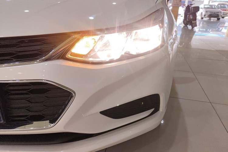Used Chevrolet Cruze 2018 320 Automatic Pioneer Sunroof Edition Left Front Headlight