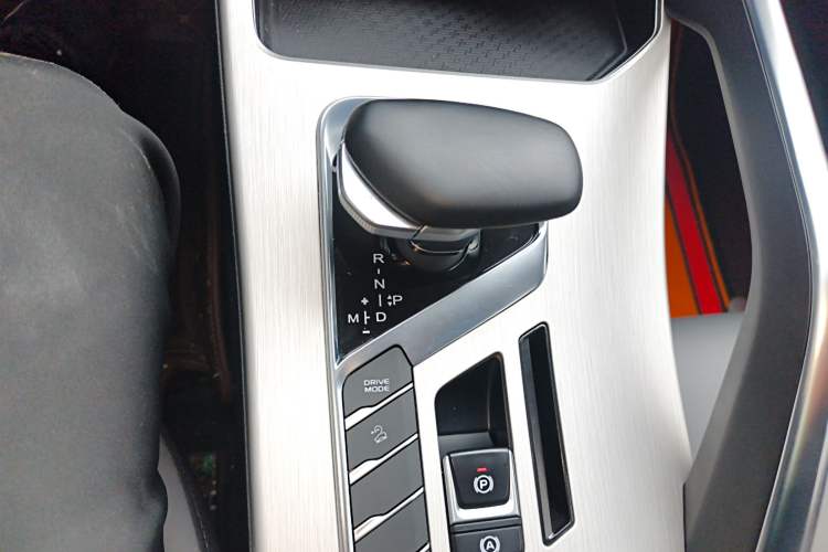 Used Geely Auto Coolray 2023 1.5T DCT Platinum Edition Gear Lever