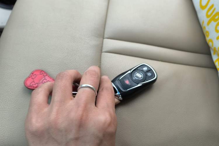 Used Buick GL8 2017 ES 28T Comfort Model China V Standard Vehicle Key