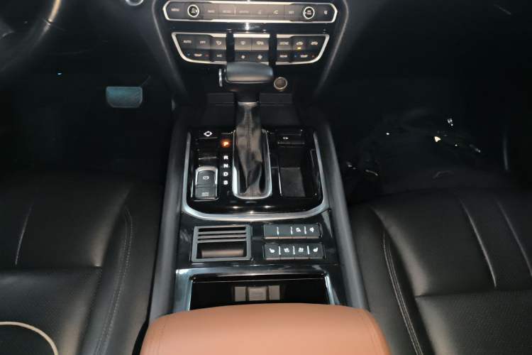 Used GAC Trumpchi GS8 2017 320T Two-Wheel Drive Luxury Smart Connectivity Version (7 Seats)
