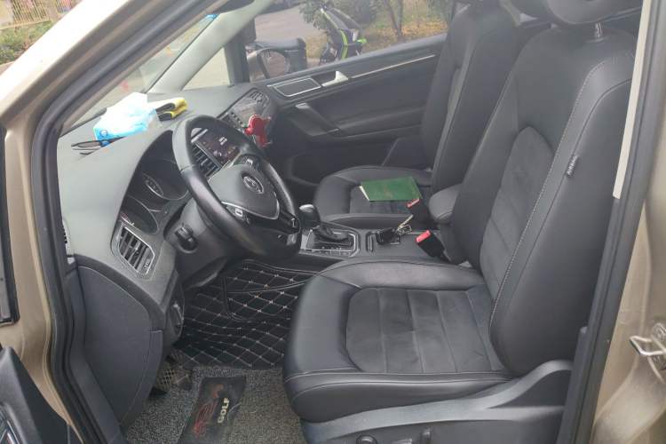 Used Volkswagen Golf Sportsvan 2018 230TSI Automatic Luxury Model Left Front Seat