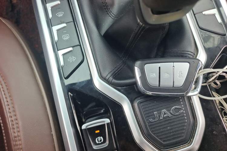 Used JAC Group Hantoo 2021 2.0T Commercial Version Manual Diesel Two-Wheel Drive Elite Trim with Dual HFC4DB2-2E
