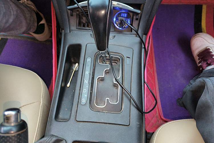 Used Bestune B70 2014 2.0L automatic luxury version Gear Lever