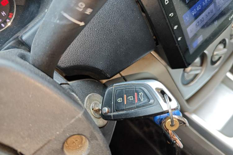 Used CHANGAN Alsvin V3 2012 1.3L Manual Comfort Version China IV Standard
