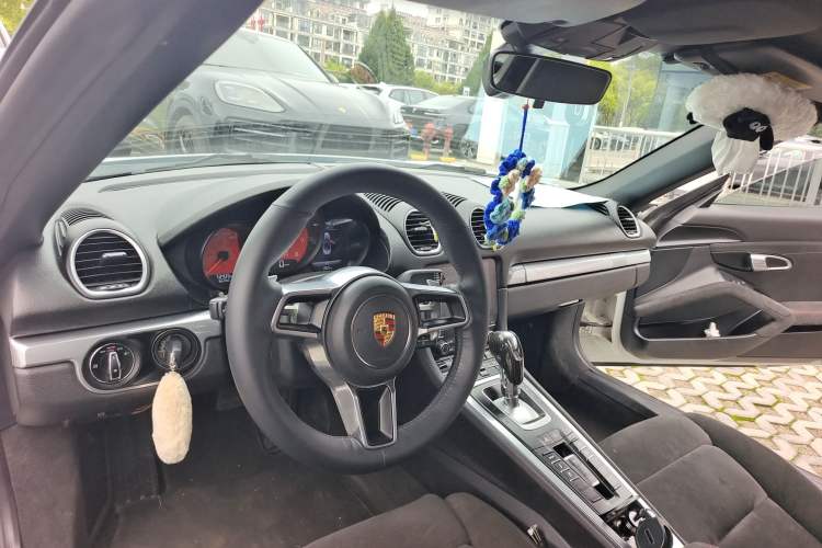 Used Porsche 718 2016 Cayman 2.0T
