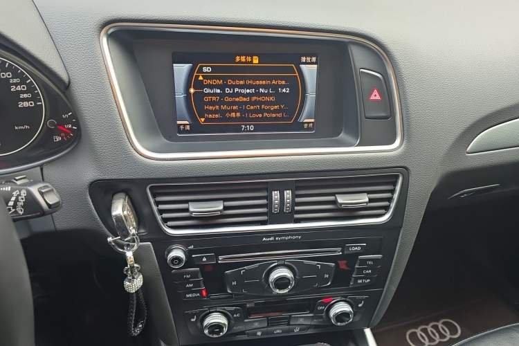 Used Audi Q5 2015 40 TFSI Technology Edition Audio And AC Panel