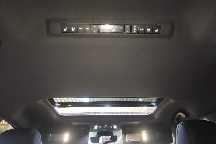 Used Toyota SIENNA 2024 2.5L Hybrid Four-Wheel Drive Prestige Edition