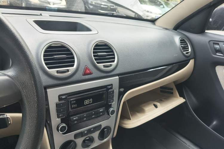 Used Volkswagen Lavida 2011 1.6L Manual Joy Version Audio And AC Panel