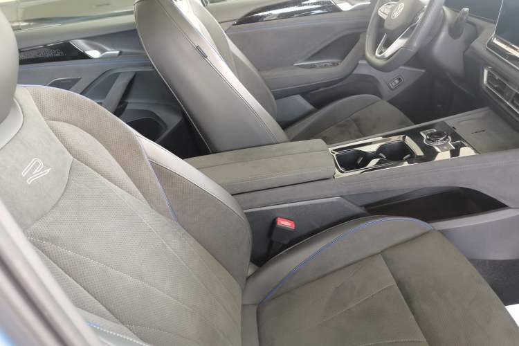 Used Volkswagen Tiguan L 2024 PRO 380TSI Four-Wheel Drive R-Line Prestige Edition Right Front Seat