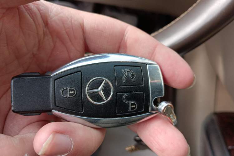 Used Mercedes-Benz R-Class 2011 R 350 L 4MATIC
