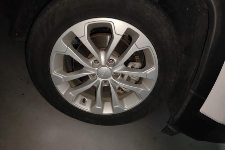 Used Jeep Compass 2021 220T Automatic Elite Edition Right Front Wheel Hub