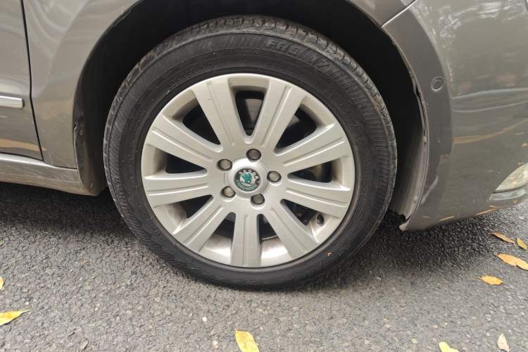 Used Skoda Superb 2012 1.8TSI Automatic Elegant Edition Right Front Wheel Hub