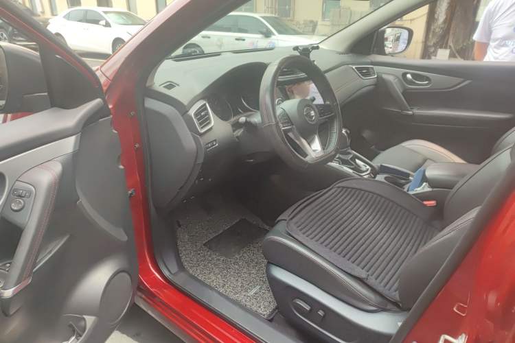 Used Nissan Qashqai 2019 2.0L CVT Luxury Edition Driver Seat