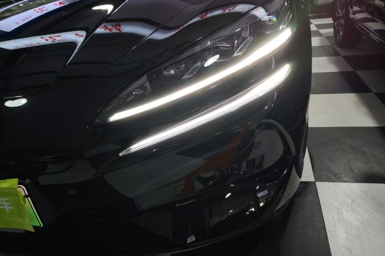 Used Denza Z9 2024 1100 km All-Wheel-Drive Ultra Version
