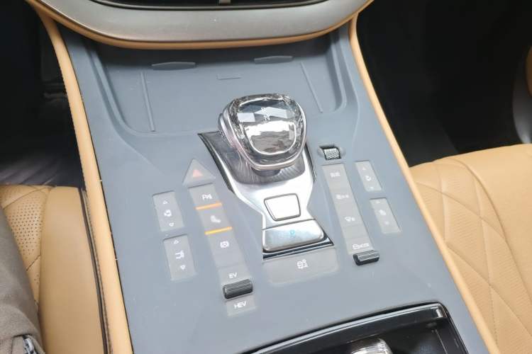 Used Denza D9 2024 DM-i 1050 Luxury Model