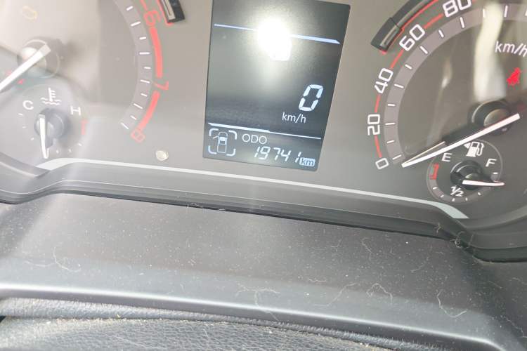 Used SAIC MAXUS T60 2017 2.4L Gasoline Manual Transmission Two-Wheel Drive High Ground Clearance Comfort Edition Standard Cabin
