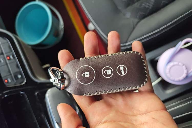 Used Sinotruk Pioneer V 2024 Multi-Function Version 2.0T Automatic Short Wheelbase Low Roof