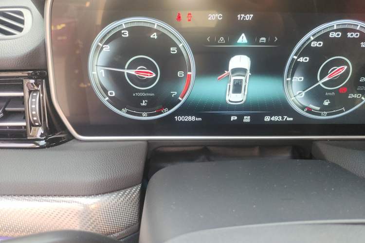 Used Hongqi HS5 2019 2.0T Smart Connect Flagship All-Wheel-Drive Version Odometer Close Up