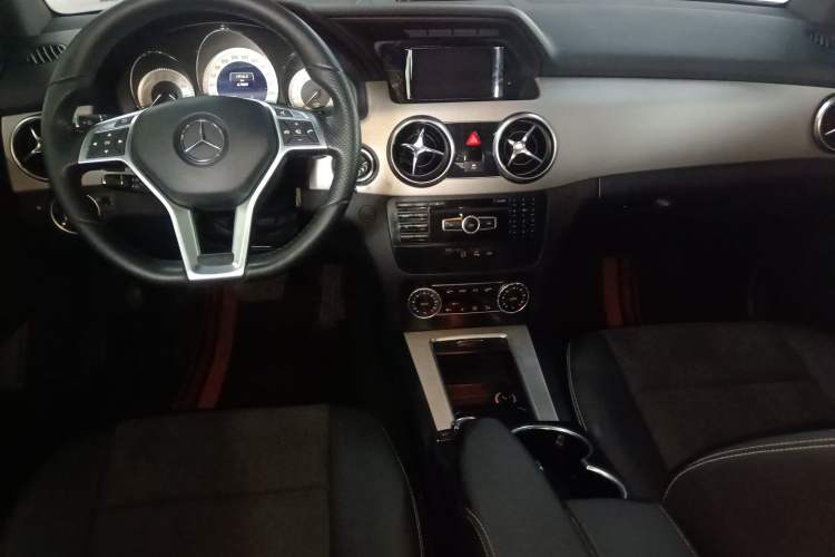 Used Mercedes-Benz GLK-Class 2014 GLK 200 Standard Model Center Console