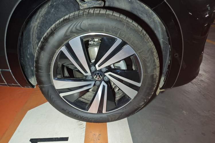 Used Volkswagen Tavendor 2024 380TSI All-Wheel-Drive R-Line Cruise Premium Edition Right Front Wheel Hub