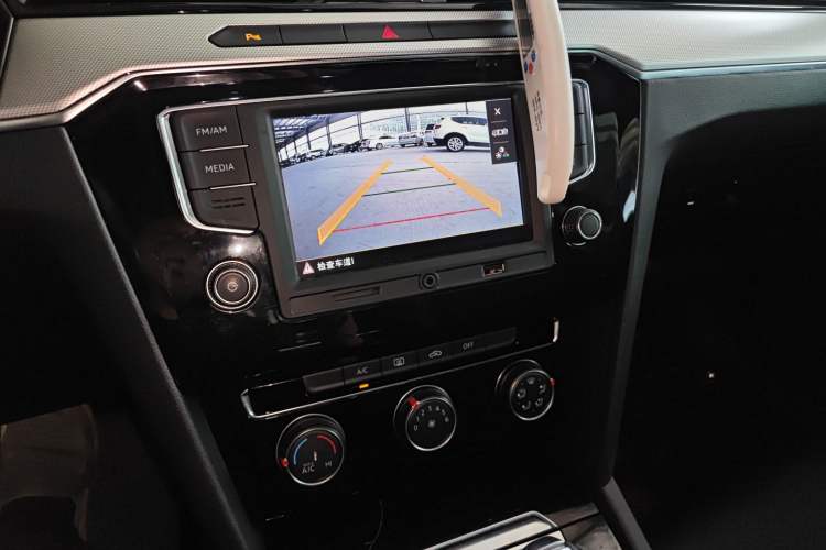 Used Volkswagen Magotan 2017 330TSI DSG Leading Model Audio And AC Panel