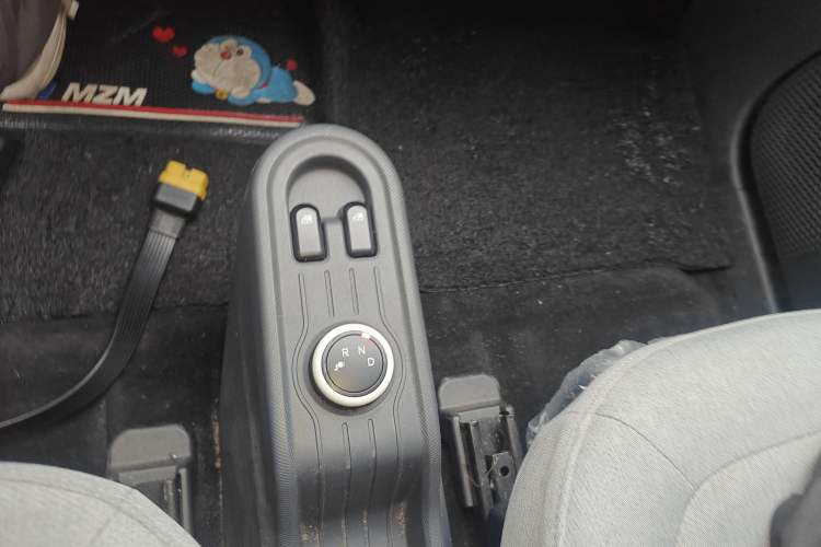 Used Wuling Hongguang MINIEV 2021 Macaron Fashion Model Lithium Iron Phosphate Gear Lever