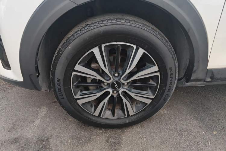 Used Kia kx1 Stonic 2021 1.4L CVT Fun Edition Left Front Wheel Hub