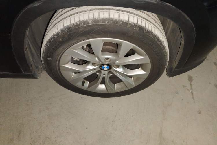 Used BMW X1 2010 xDrive25i Right Front Wheel Hub