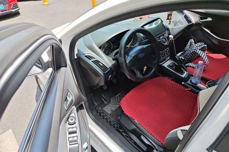 Used Ford Focus 2012 Hatchback 1.6L Manual Comfort Model
