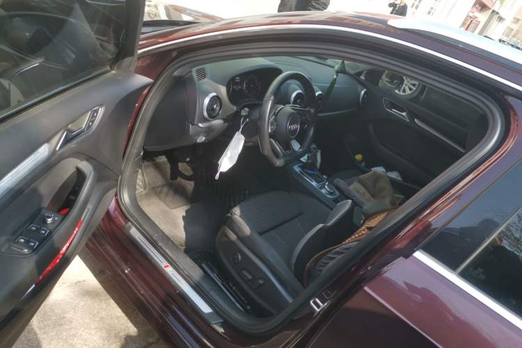 Used Audi A3 2019 Sportback 35 TFSI Sporty Version China VI Driver Seat