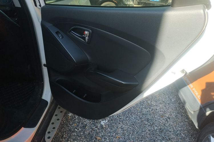 Used Hyundai ix35 2015 2.0L Automatic 2WD Smart Version China V Standard Interior 6