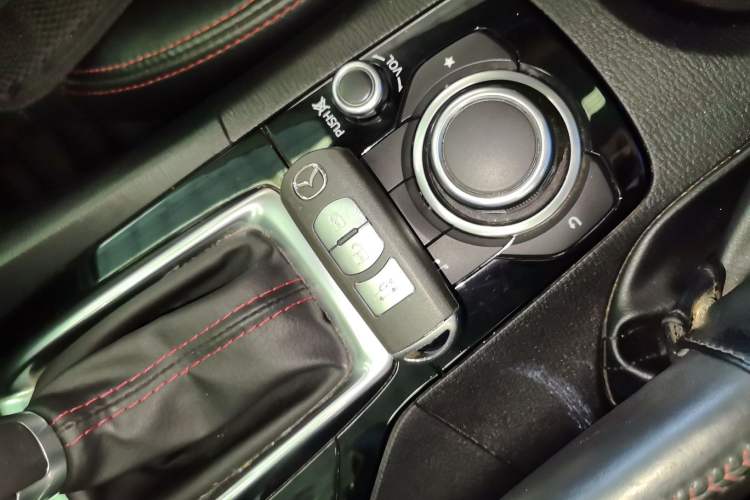 Used Mazda Mazda 3 Axela 2016 Sedan 2.0L Automatic Sport Model