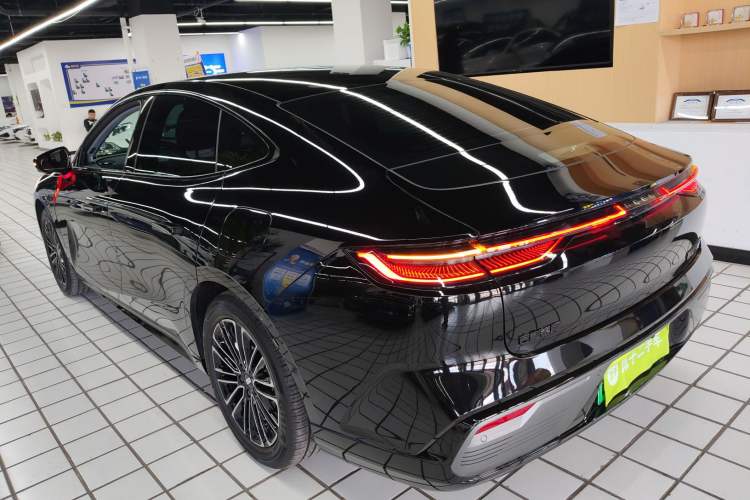 Used Geely Galaxy 8 2025 130km EM-i Prestige Edition
