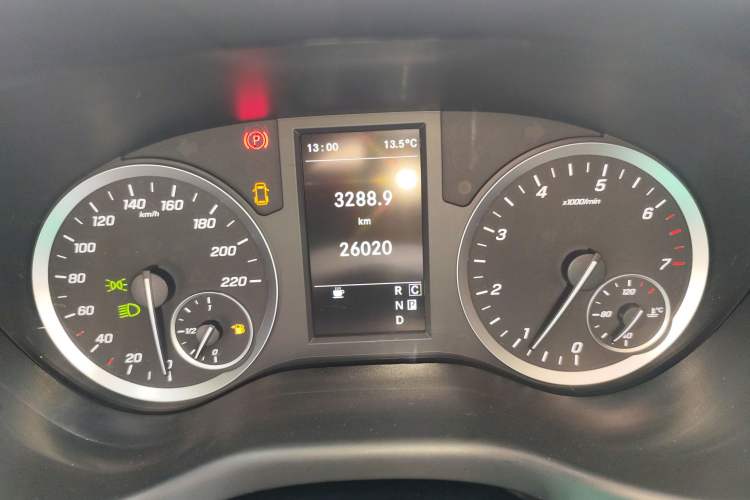 Used Mercedes-Benz Vito 2021 2.0T Elite Version 7 Seats