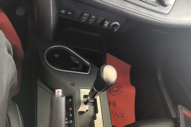 Used Toyota RAV4 2019 2.0L CVT Two-Wheel Drive ZhiShang Version China VI Standard
