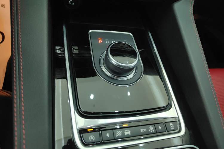 Used Jaguar F-PACE 2016 3.0 SC Four-Wheel Drive R-Sport Sport Edition
