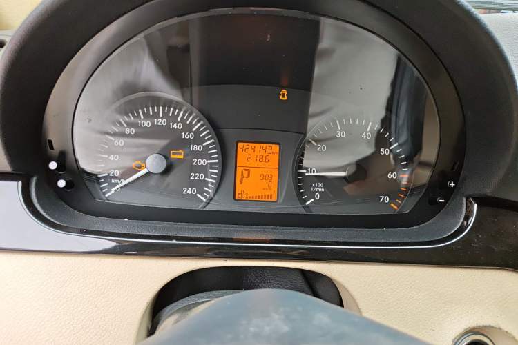 Used Mercedes-Benz Vito 2011 2.5L 7-seater executive version Instrument Cluster