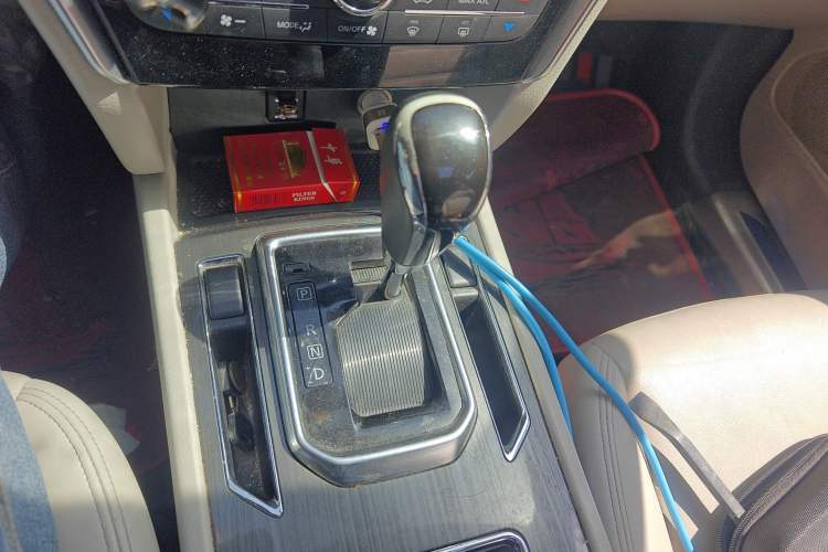 Used Venucia T90 2017 2.0L CVT Smart Edition Gear Lever