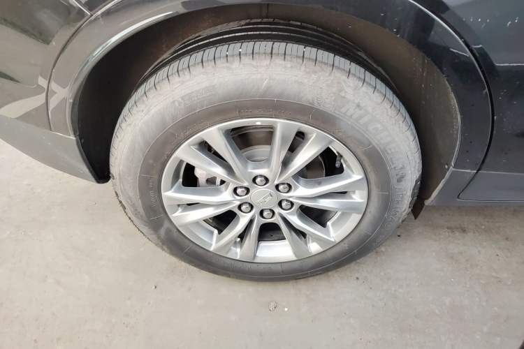 Used Cadillac XT5 2021 2.0T Two-Wheel Drive Luxury Version Right Rear Wheel Hub