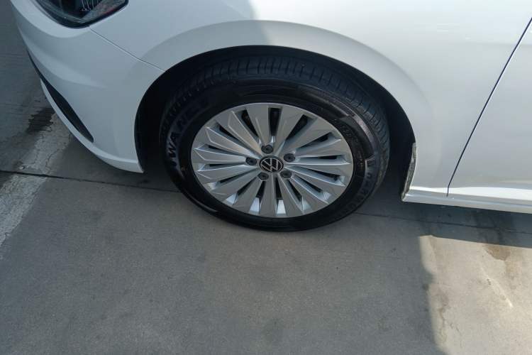 Used Volkswagen Lavida 2021 1.5L Automatic Comfort Edition Exterior 4